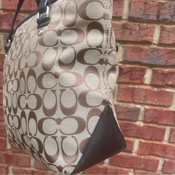 COACH, Signature C Brown and Tan shoulder/tote bag - Picture 10 of 17